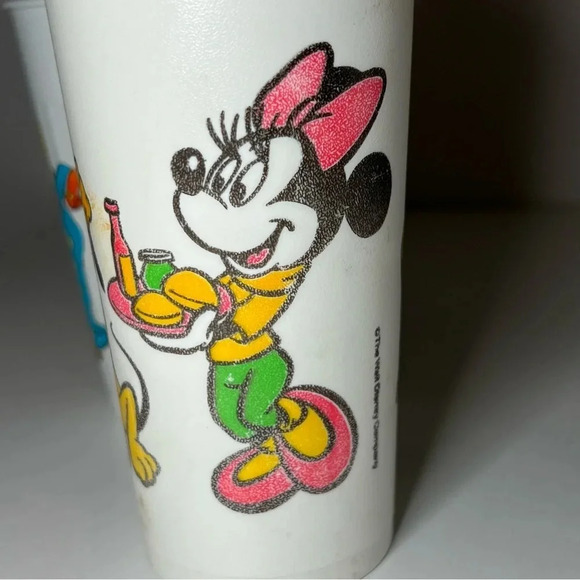 Vintage Mickey Mouse/Disney Plastic Cup Cookout ScenePlus the‎ 7 dwarfs - 3 cups - Picture 9 of 10